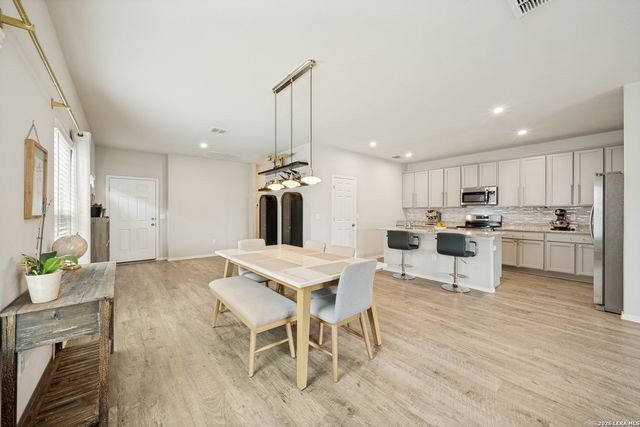 14658 STIRRUP TRCE, Elmendorf, TX 78112