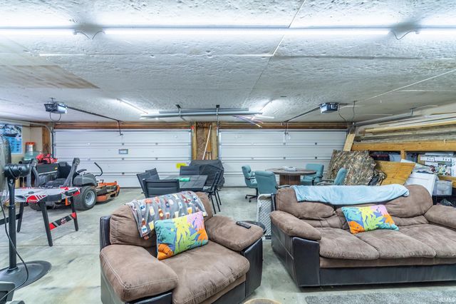 914 E King Street, Garrett, IN 46738