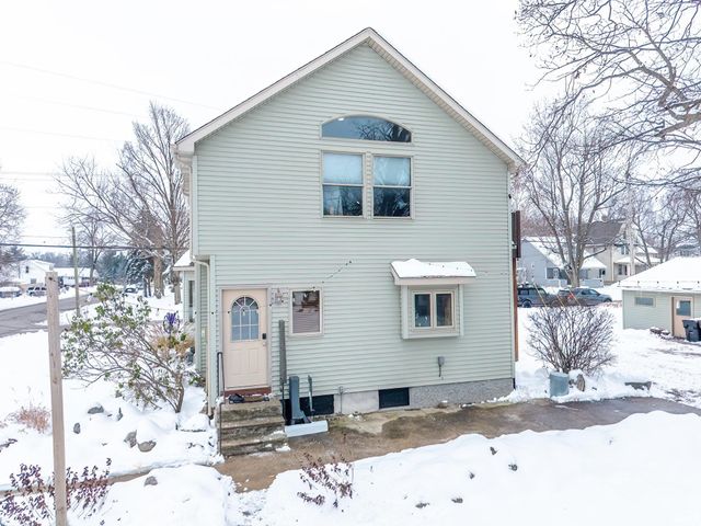 914 E King Street, Garrett, IN 46738