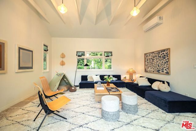 1296 Capri Drive, Pacific Palisades (los Angeles), CA 90272