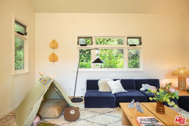 1296 Capri Drive, Pacific Palisades (los Angeles), CA 90272