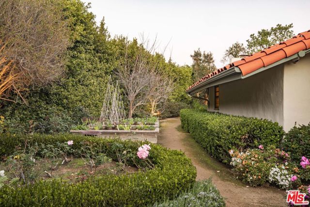 1296 Capri Drive, Pacific Palisades (los Angeles), CA 90272