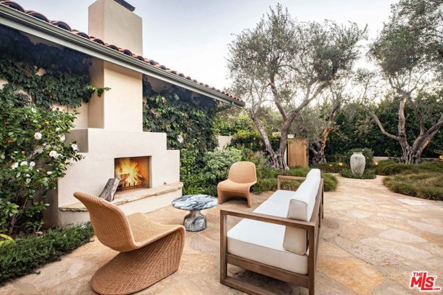 1296 Capri Drive, Pacific Palisades (los Angeles), CA 90272