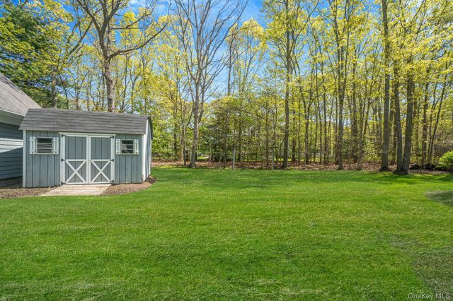 4 Chambord Court, Shoreham, NY 11786