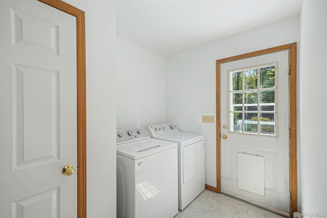 4 Chambord Court, Shoreham, NY 11786