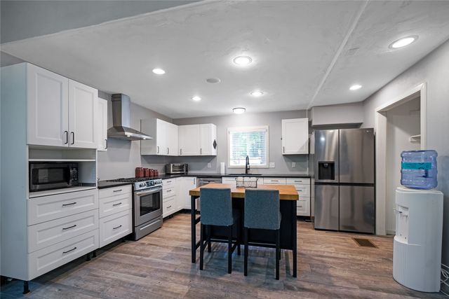 2228 W Holly Trail, Holly Lake Ranch, TX 75765