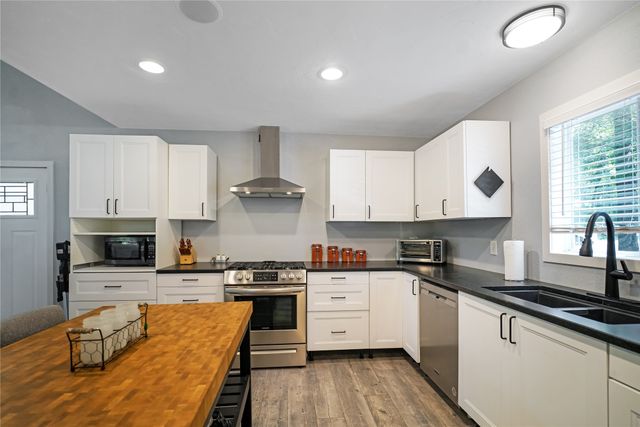 2228 W Holly Trail, Holly Lake Ranch, TX 75765