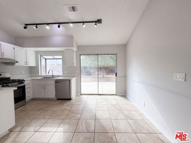 545 Spruce Court, Palmdale, CA 93550