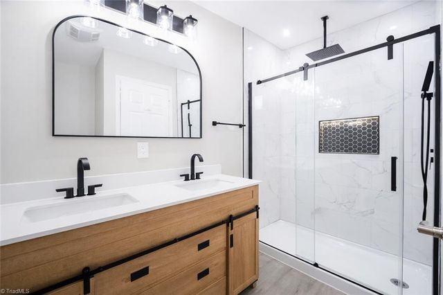 3 Ivyglen Court, Greensboro, NC 27406