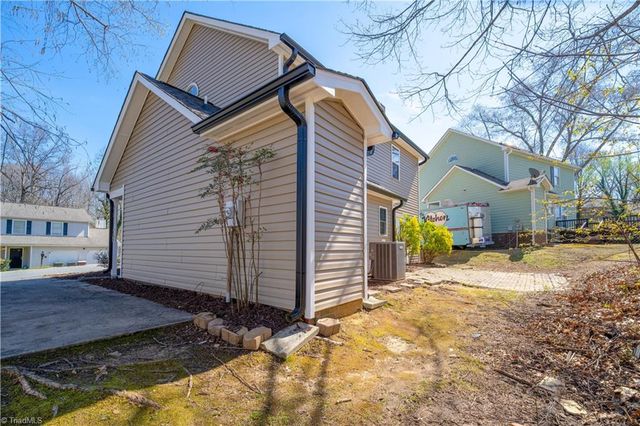 3 Ivyglen Court, Greensboro, NC 27406