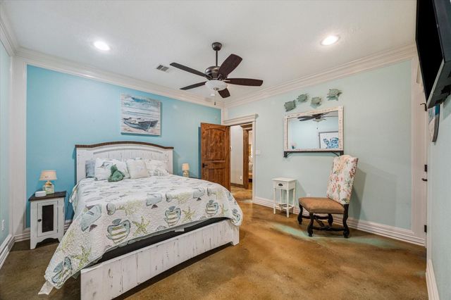 5022 Riverview Drive, Alvin, TX 77511