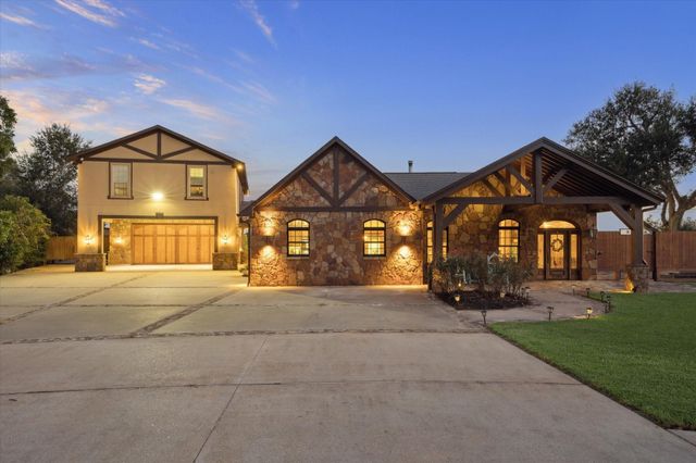 5022 Riverview Drive, Alvin, TX 77511