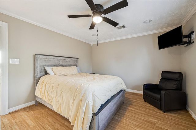 5022 Riverview Drive, Alvin, TX 77511