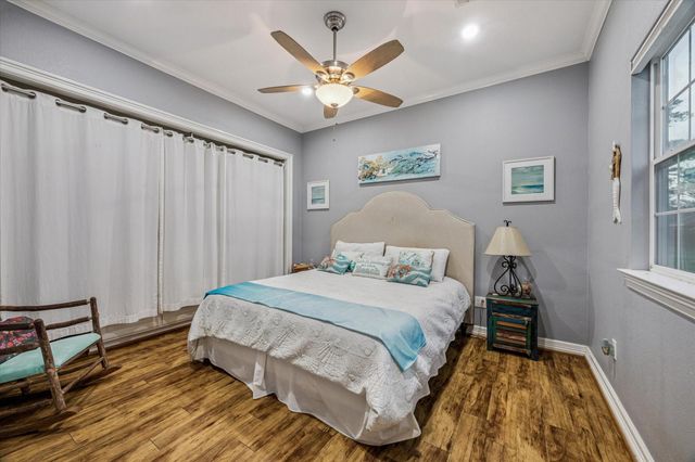 5022 Riverview Drive, Alvin, TX 77511