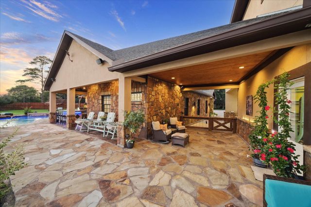 5022 Riverview Drive, Alvin, TX 77511