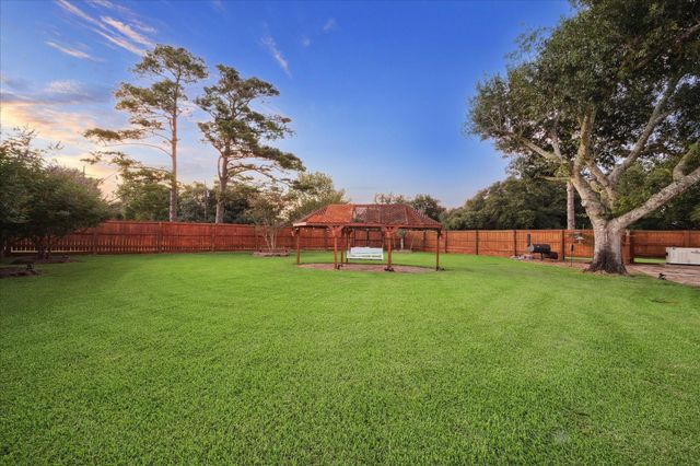 5022 Riverview Drive, Alvin, TX 77511