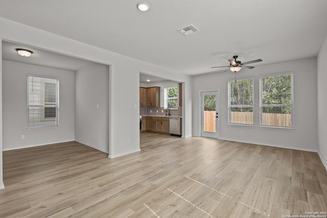 285 W Quill Dr Building 4, San Antonio, TX 78228