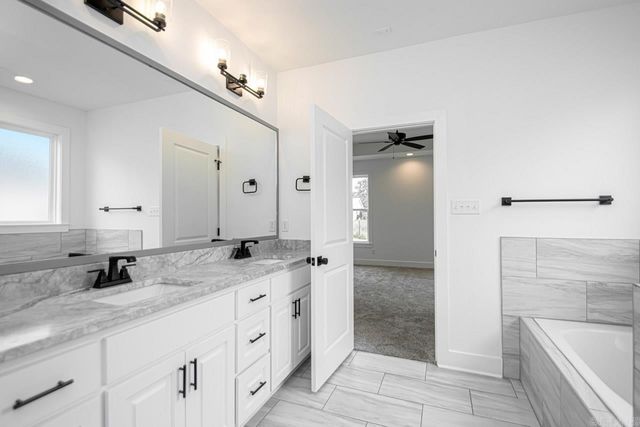 2529 Kara Ln, Bryant, AR 72022