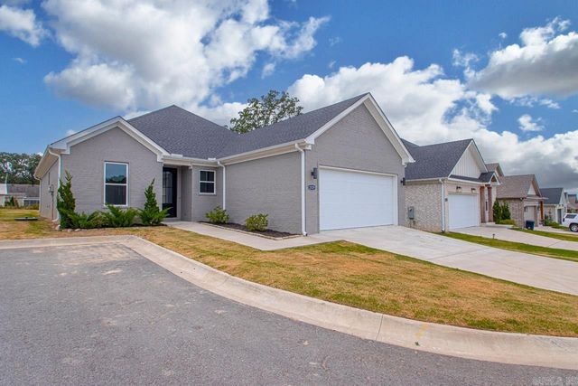 2529 Kara Ln, Bryant, AR 72022