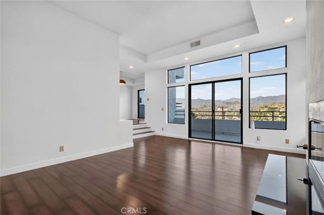 1425 Columbia Dr, Glendale, CA 91205