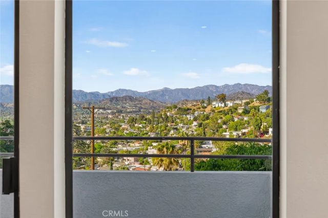 1425 Columbia Dr, Glendale, CA 91205