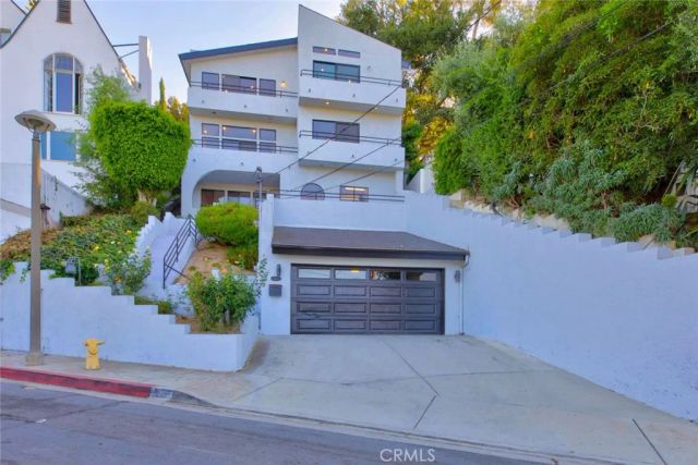 1425 Columbia Dr, Glendale, CA 91205