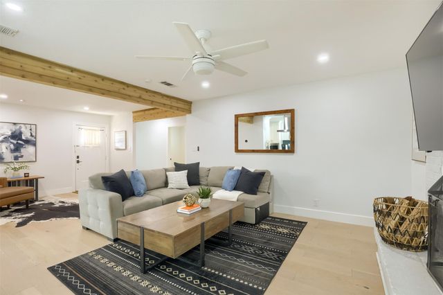 9016 W Pointer LN, Austin, TX 78758