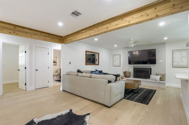 9016 W Pointer LN, Austin, TX 78758