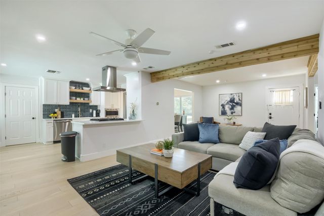 9016 W Pointer LN, Austin, TX 78758