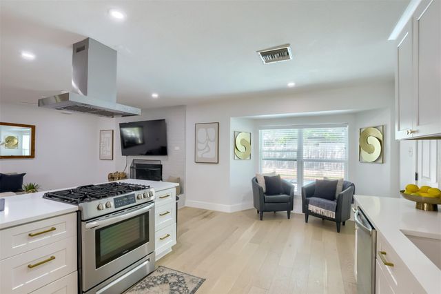 9016 W Pointer LN, Austin, TX 78758