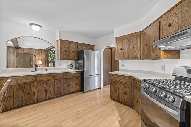 W311S8635 Cherokee PASS, Mukwonago, WI 53149