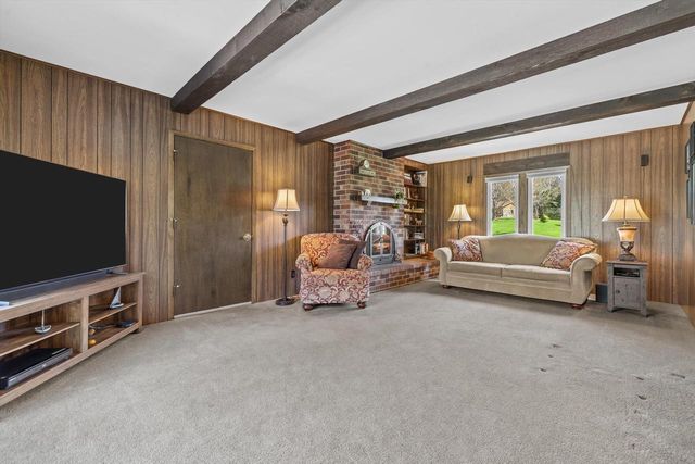 W311S8635 Cherokee PASS, Mukwonago, WI 53149