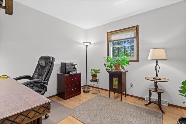 W311S8635 Cherokee PASS, Mukwonago, WI 53149