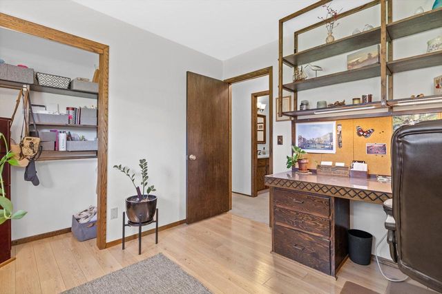W311S8635 Cherokee PASS, Mukwonago, WI 53149