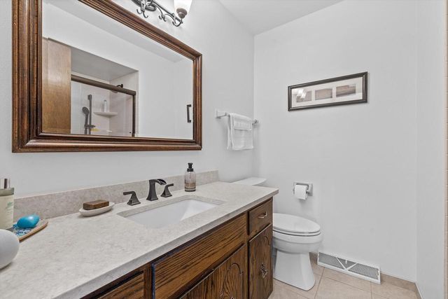 W311S8635 Cherokee PASS, Mukwonago, WI 53149