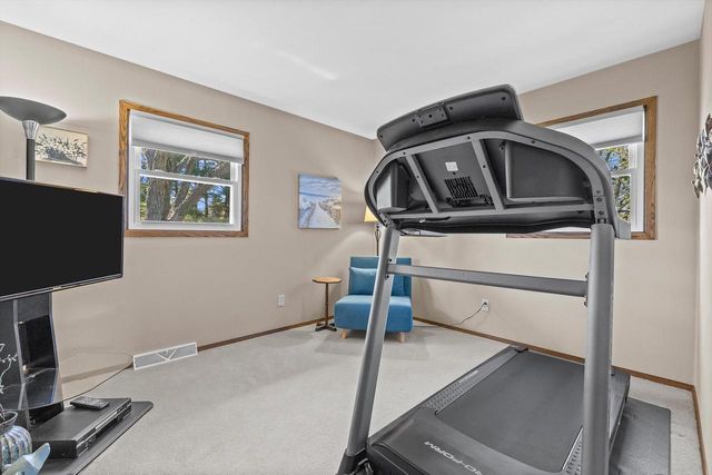 W311S8635 Cherokee PASS, Mukwonago, WI 53149