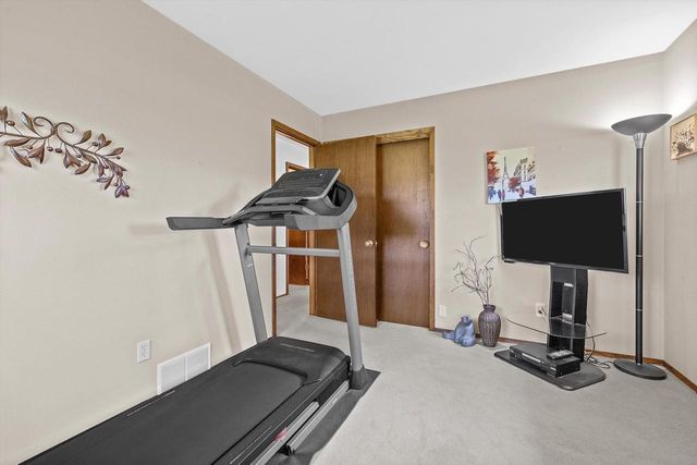 W311S8635 Cherokee PASS, Mukwonago, WI 53149