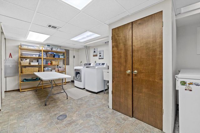 W311S8635 Cherokee PASS, Mukwonago, WI 53149
