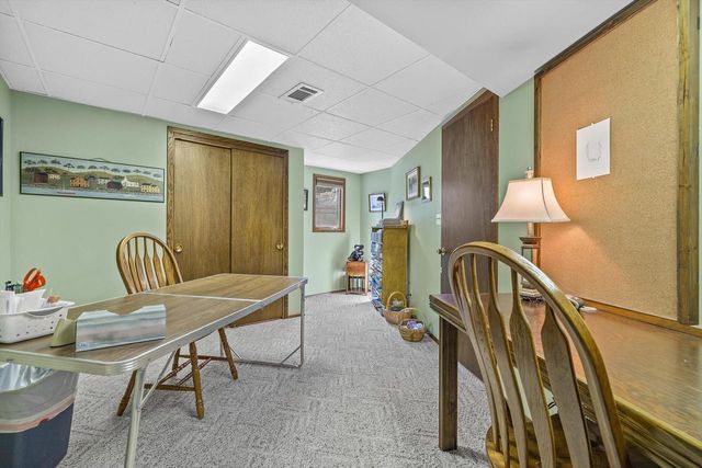 W311S8635 Cherokee PASS, Mukwonago, WI 53149