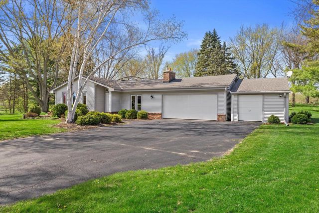 W311S8635 Cherokee PASS, Mukwonago, WI 53149