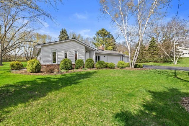 W311S8635 Cherokee PASS, Mukwonago, WI 53149