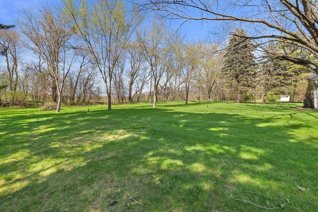 W311S8635 Cherokee PASS, Mukwonago, WI 53149