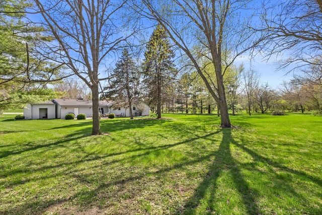 W311S8635 Cherokee PASS, Mukwonago, WI 53149