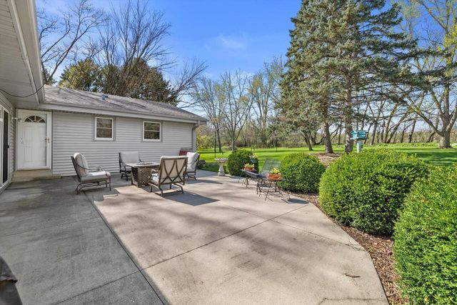 W311S8635 Cherokee PASS, Mukwonago, WI 53149