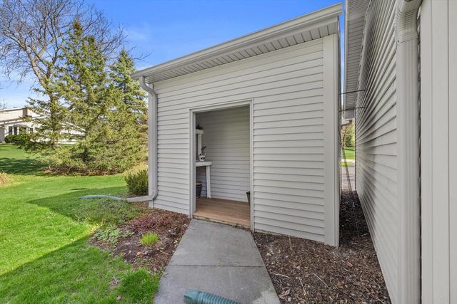 W311S8635 Cherokee PASS, Mukwonago, WI 53149