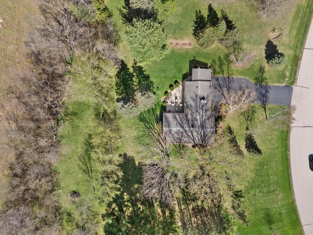 W311S8635 Cherokee PASS, Mukwonago, WI 53149