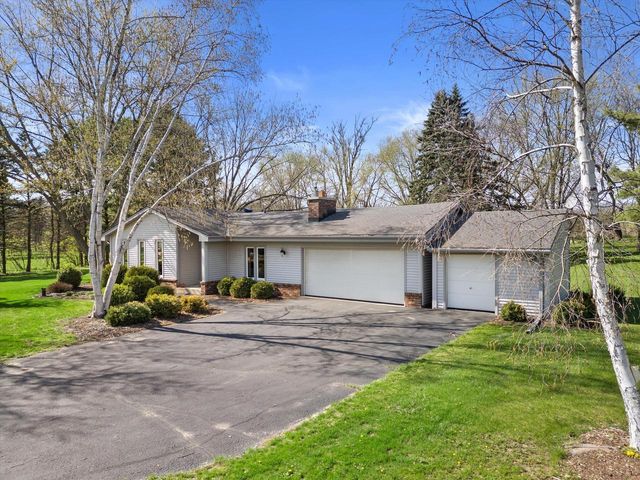 W311S8635 Cherokee PASS, Mukwonago, WI 53149