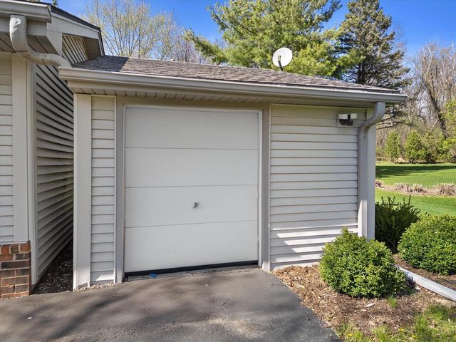 W311S8635 Cherokee PASS, Mukwonago, WI 53149