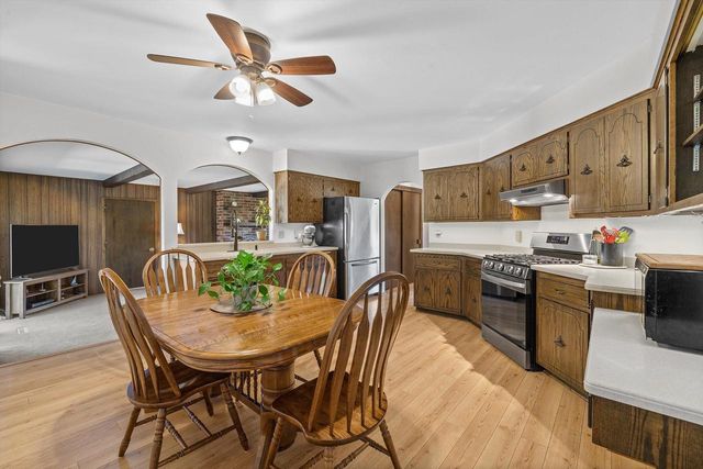 W311S8635 Cherokee PASS, Mukwonago, WI 53149