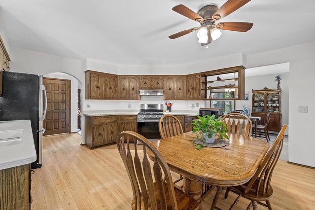 W311S8635 Cherokee PASS, Mukwonago, WI 53149
